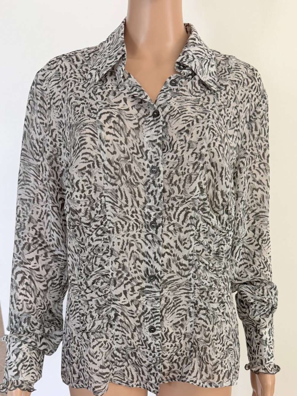 Escada Women's Silk Animal Print Collared Button Up Blouse Long Sleeve Size 42